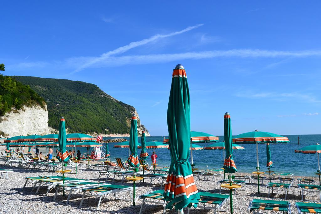 Via Pesaro A/C Daire Marcelli Dış mekan fotoğraf